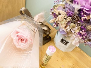 體驗縮圖 - 台南北區【緩慢‧芳療】氣卦熱石按摩課程，使用療癒卡抽牌及諮詢來了解妳的身體需求，根據脈輪的位置，加上熱石協助吸收，讓我們由裡到外補足精神，活力滿滿～