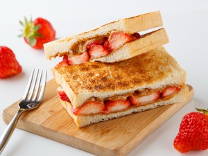 體驗縮圖 - 台北大安【宙斯果霸】2-4人下午茶，24小時營業！主打霸氣水果用料～連食尚玩家都推薦的浮誇系草莓雪花冰與舒芙蕾鬆餅，拍照打卡超吸睛；更有鹹食、炸物、咖啡茶飲讓你在甜鹹交錯下幸福滿滿～