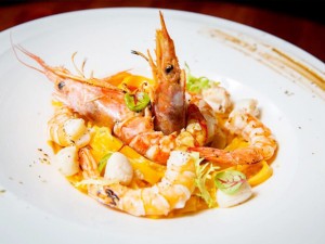 體驗縮圖 - 台北信義【The Scent誠品松菸二店】2人套餐+調酒，2019新開幕於交通方便的松山文創園區內，提供從下酒小菜到精緻西式排餐、燉飯、各種創意酒類特調，適合約會小酌的好去處～