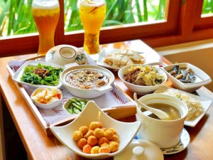 體驗縮圖 - 台中南屯【田寮農莊】2~4人農莊農家菜，假日可體驗！來自第一代總舖師的手路菜，各式各樣傳統農家特色餐點，將辦桌菜轉型成簡餐式的特色套餐！還有放鬆心情的後花園，適合親子共遊的好地方！