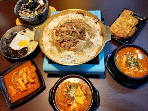 體驗縮圖 - 高雄三民區【弘焺韓式料理】2~4人體驗，銅鍋烤肉、石鍋拌飯，我們使用天然的食材制作各種獨特口味的料理，大口享用韓式部隊鍋最暖胃超滿足!!